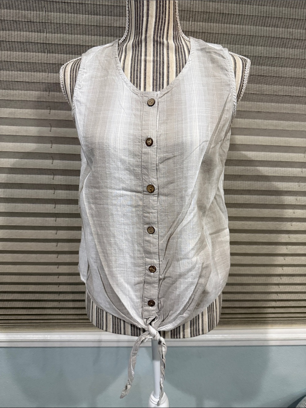 Ash Light Gray Button-Front Tie Hem Tank Top